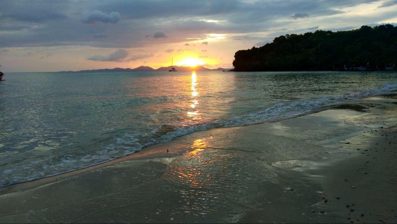 The Beach At Klong Muang Zewnętrze zdjęcie