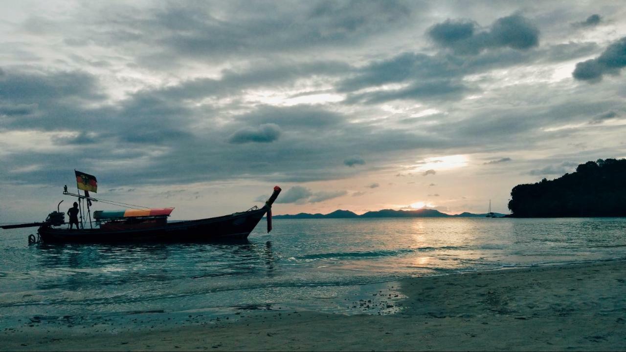 The Beach At Klong Muang Zewnętrze zdjęcie
